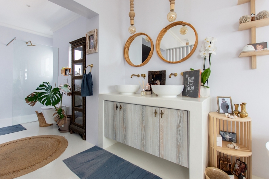 4 Bedroom Property for Sale in Sandy Point Western Cape